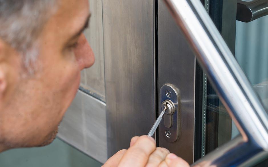 ouvrir une porte Montreuil